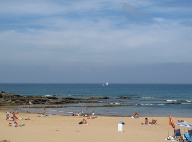 "Beach day" by fdezmariajose is licensed under CC BY-NC-SA 2.0. To view a copy of this license, visit https://creativecommons.org/licenses/by-nc-sa/2.0/?ref=openverse.
